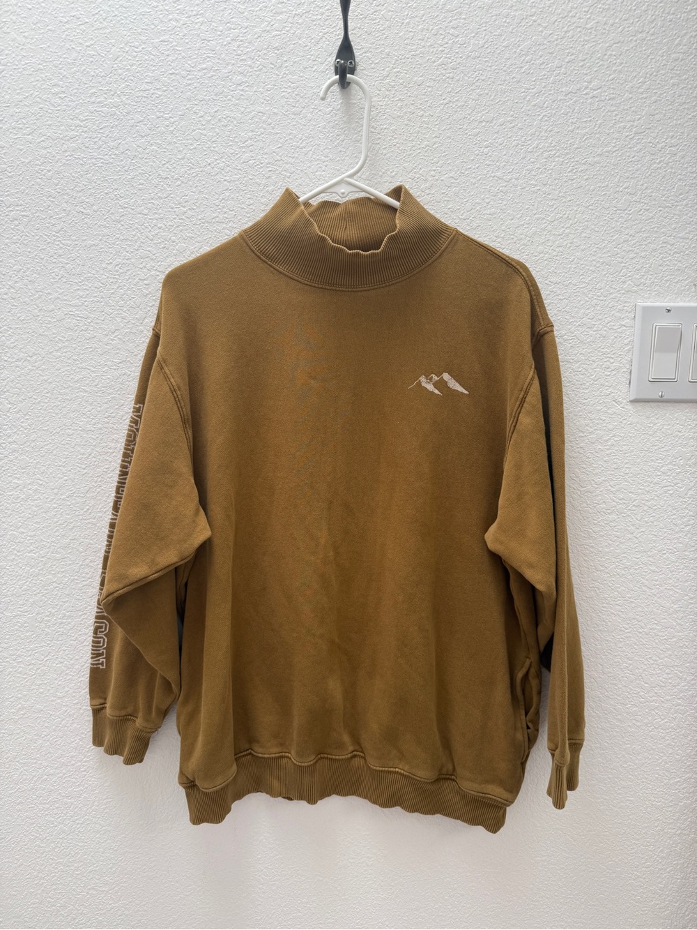aerie Women’s Mustard Yellow Turtleneck Mountain Graphic Sweater size Medium